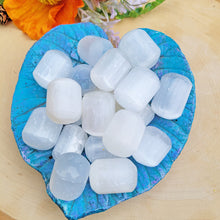 Load image into Gallery viewer, Selenite Tumble Stone