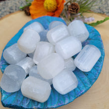 Load image into Gallery viewer, Selenite Tumble Stone