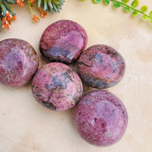 Load image into Gallery viewer, Black Laced Rhodonite Palmstone